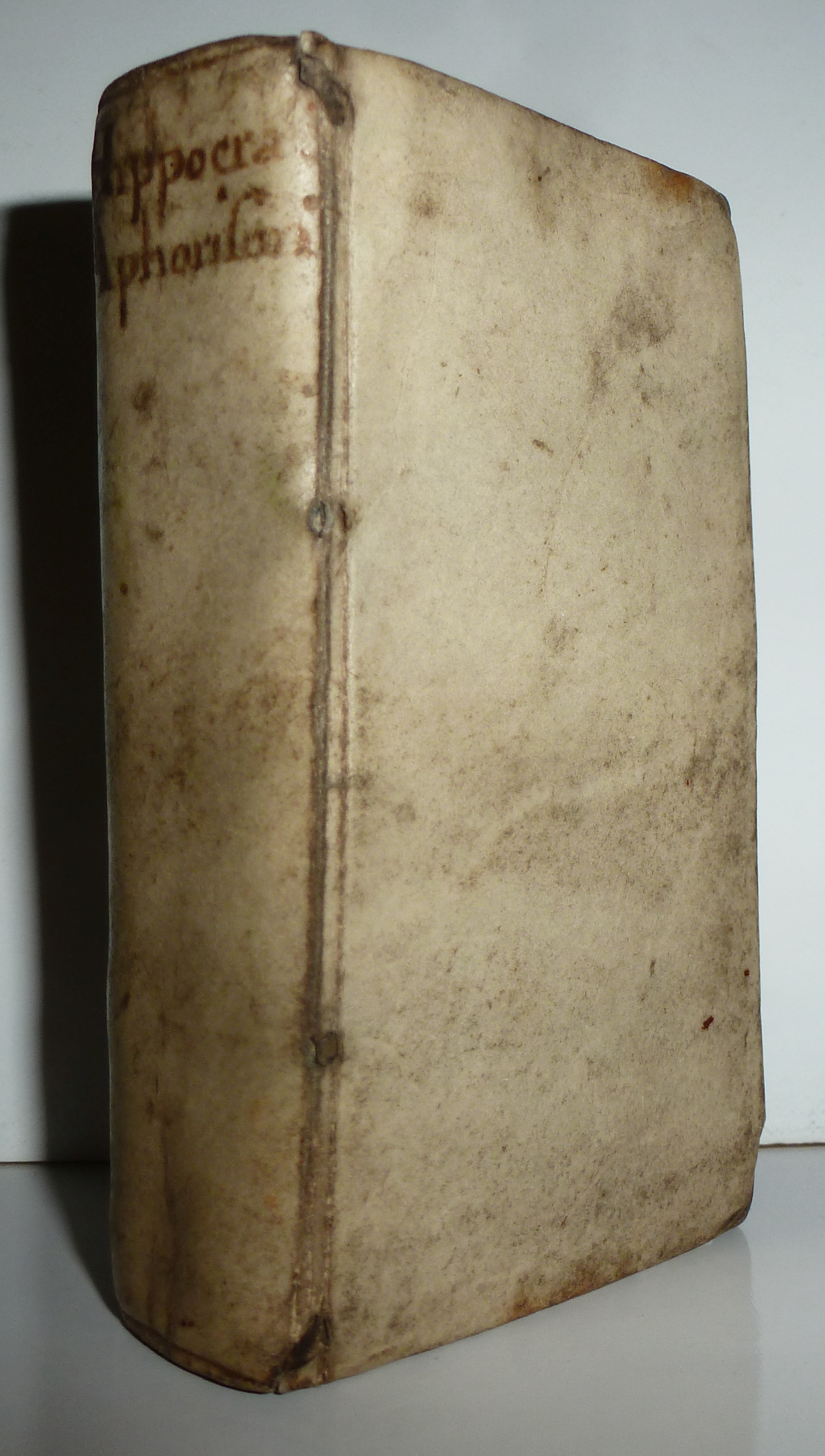 Hippokratous Aphorismoi = Aphorismi Hippocratis / hos edi accuravit, interpretationem novam adjecit, loca parallela plurima ex ipso Hippocrate collegit, et indicem locupletissimum subjunxit Lucas Verhoofd, Med. Doct. by Verhoofd, Lucas